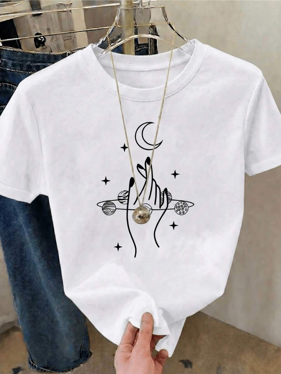 Hands Holding The Planets And A Crescent Moon Symbolizing The Soul's Connection To The Universe And The Energy Of Cosmic Balance. A Modern, Casual Women's T-Shirt For Comfortable And Stylish Everyday Wear. - 白色 - 查看 1