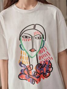 Abstract Face Formed By Colorful Strokes Symbolizing Feminine Creativity And The Connection Between Mind And Emotions, With Fluid Lines That Evoke Freedom And Inner Strength. Women's Casual, Modern, And Elegant T-Shirt For Everyday Wear. - 白色 - 查看 8
