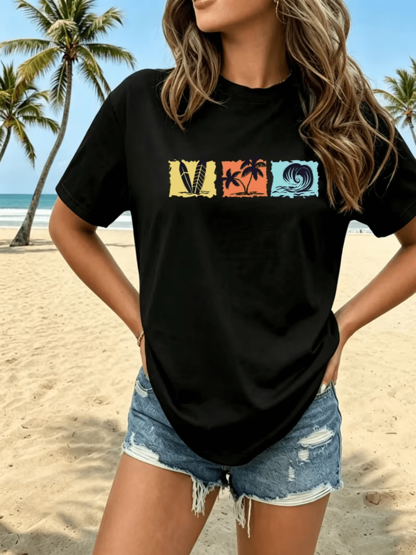 Three Squares Depicting A Surfboard, Palm Leaves, And A Large Wave Evoke The Freedom Of The Ocean And The Tropical Spirit. A Modern, Casual Women's T-Shirt For Summer Beach. - 黑色 - 查看 1