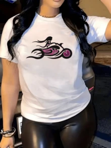Figure Of A Woman Riding A Motorcycle Wrapped In Curved Lines That Evoke Speed, Freedom And Energy With Fuchsia Accents On A Dark Background. Modern Casual Women's T-Shirt For Everyday Use - 白色 - 查看 6