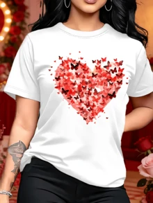 Corazón formado por delicadas mariposas rojas que simbolizan libertad amor y alegría transmitiendo una sensación romántica y femenina camiseta de mujer casual cómoda y moderna para uso diario - Blanco - Ver 1