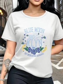 Bright Blue Moon Over Brooklyn With Bananas And Blueberries Evoking A Fun Night Full Of Urban Energy And Casual Charm, Modern Women's T-Shirt - 白色 - 查看 6