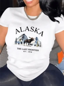 Mountainous Landscape With A Moose Amidst Snow-Covered Pines, Symbolizing The Strength Of Nature And The Freedom Of The Adventurous Spirit. Comfortable And Modern Women's T-Shirt For Everyday Wear. - 白色 - 查看 1