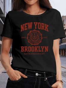 An Urban Symbol That Evokes The Vibrant Energy Of New York And Brooklyn, Representing The Athletic And Extraordinary Spirit Of The City. A Modern Women's T-Shirt With A Casual Style And Contemporary Touch, Ideal For Everyday Wear. - 黑色 - 查看 6