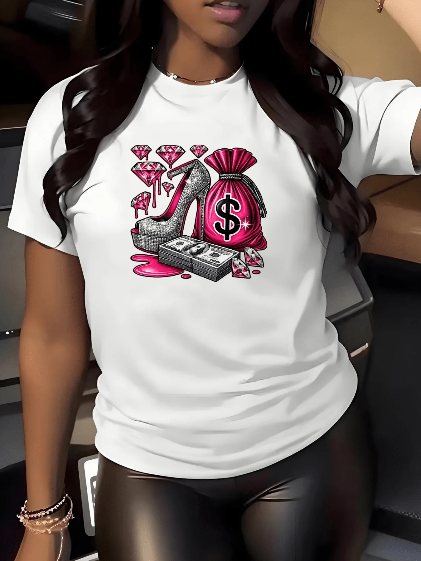 Sparkling Heels Alongside Pink Diamonds And A Bag Of Money Symbolize Luxury, Ambition, And Modern Success. A Stylish And Eye-Catching Casual Women's T-Shirt For Everyday Wear. - 白色 - 查看 1