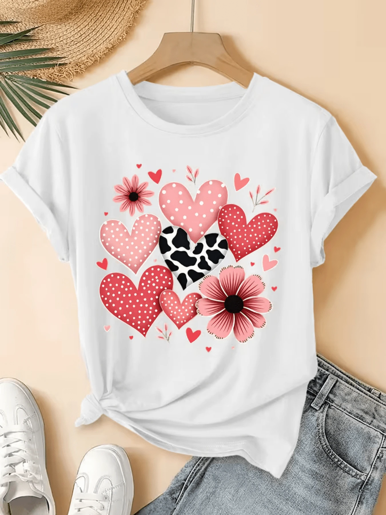 Pink Hearts With Polka Dots Alongside Flowers Symbolizing Love, Tenderness, And Joy Form A Charming Set Perfect For Expressing Sweetness And Optimism. Comfortable Casual Women's T-Shirt For Everyday Wear - 白色 - 查看 1
