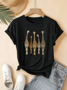 Five Giraffes In Different Golden Tones, Symbolizing Unity, Elegance, And Freedom, Against A Dark Background Create A Modern Artistic Contrast. Comfortable And Stylish Casual Women's T-Shirt - 黑色 - 查看 1