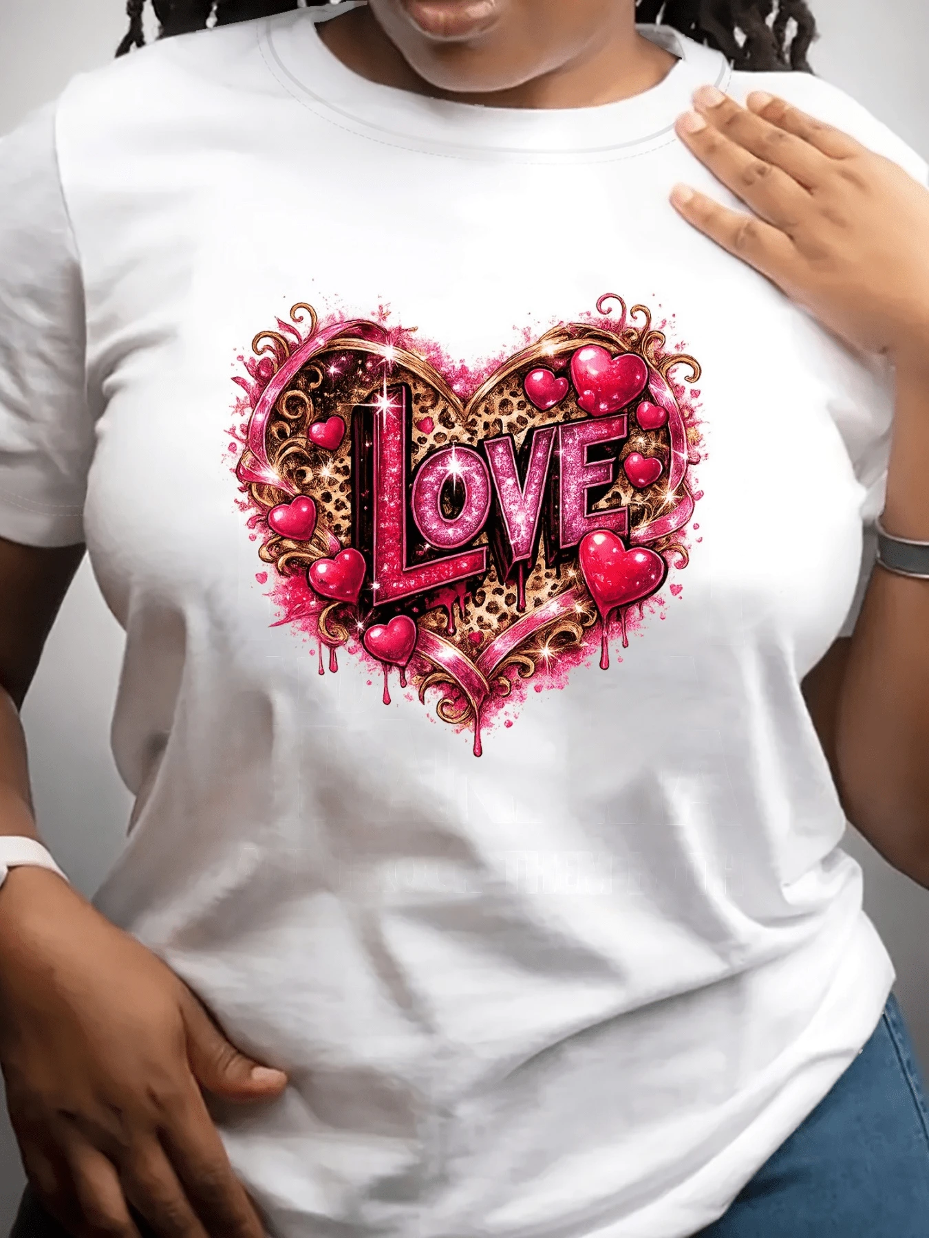 Sparkling Heart With The Word Love Surrounded By Golden Sparkles And Pink Hearts Symbolizing Passion, Joy And Positive Energy. Modern Casual Women's T-Shirt - 白色 - 查看 1