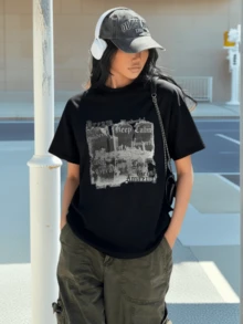 Overlapping Words That Evoke Confidence, Calm, And Dreams With A City In The Background Create A Modern And Urban Feel. Comfortable Casual Women's T-Shirt For Everyday Wear - 黑色 - 查看 8