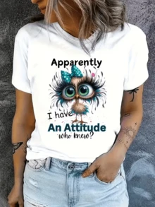 A Figure Of A Large-Eyed Owl With A Blue Bow And Colorful Feathers Conveys A Fun And Bold Feeling, Perfect For Showing Personality. A Modern, Comfortable, Casual Women's T-Shirt For Everyday Wear. - 白色 - 查看 1
