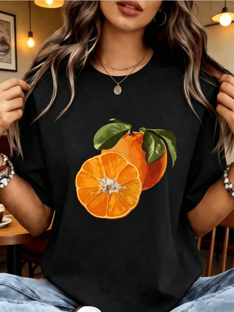 Two Juicy Oranges With Green Leaves Symbolize Freshness, Energy, And Vitality, Recalling Sunny Days When Nature Inspires Joy And Vibrant Color. A Comfortable, Modern, Casual Women's T-Shirt For Everyday Wear. - 黑色 - 查看 1