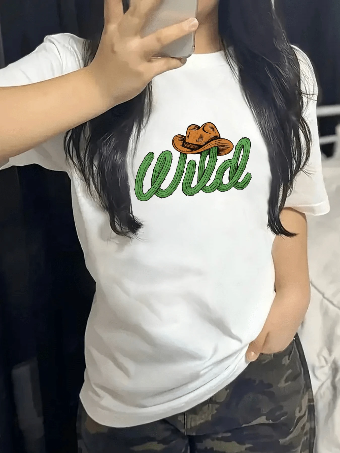 Cowboy Hat On A Cactus That Forms The Word Wild, Symbolizing The Free Spirit Of The Desert And The Connection With Nature. Women's Casual Modern Comfortable T-Shirt For Everyday Wear - 白色 - 查看 1