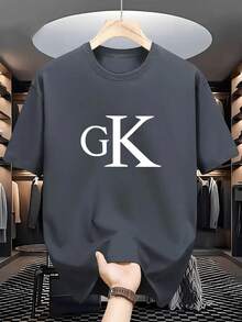 Men's T-Shirt With  "GK" Letter Print Pattern - Casual Crew Neck Short Sleeve T-Shirt, Essential Summer Activewear, Machine Washable, New 2026 Style With Lightweight, Breathable, And Quick-Drying Fabric, Perfect For Travel, Beach Outings, And Commuting. - 灰色的 - 查看 1