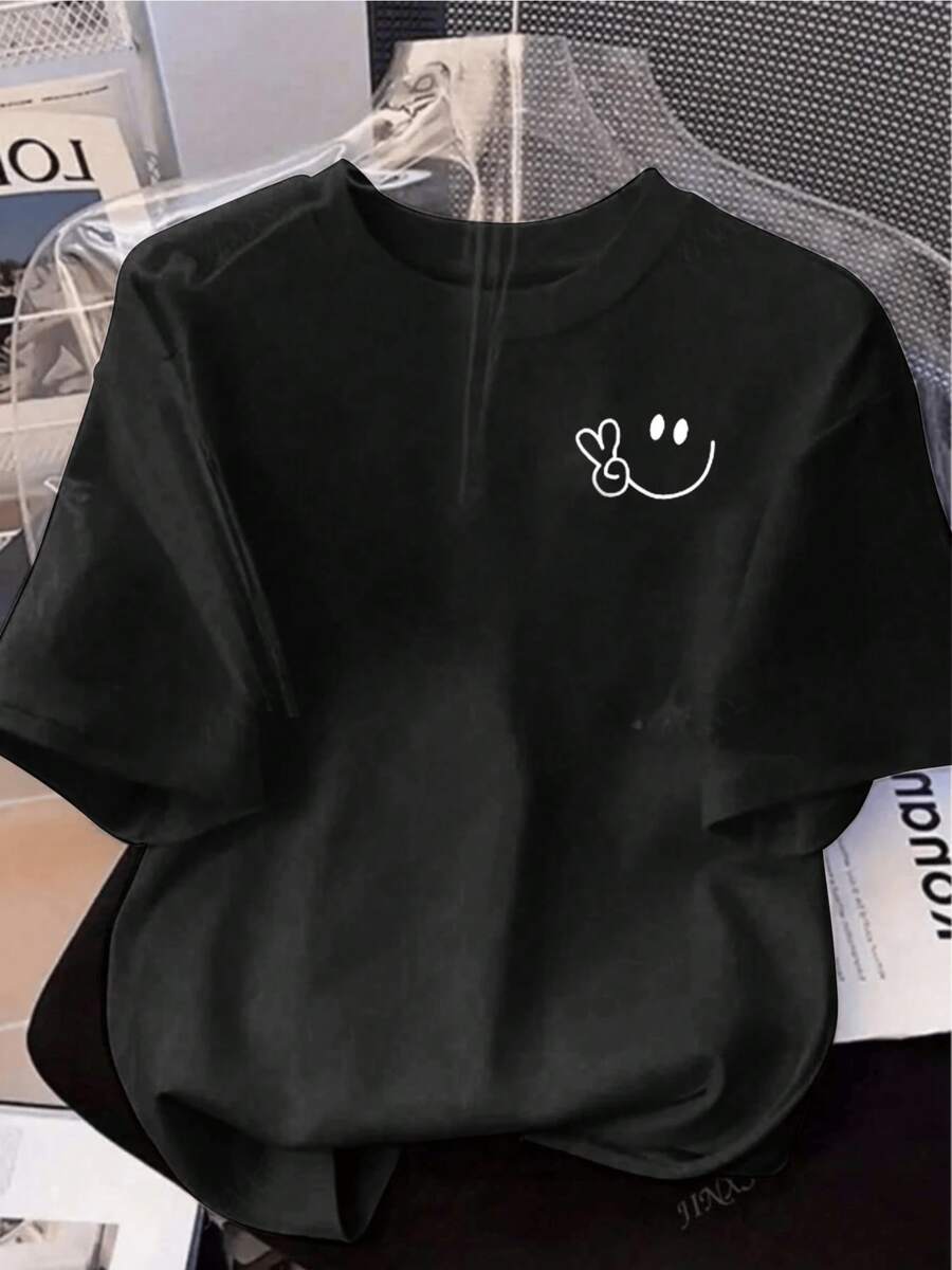 A Cheerful Smile Accompanied By A Peace Sign Symbolizes Optimism, Friendship, And Positive Energy-Ideal For Spreading Good Cheer Every Day. A Comfortable, Casual Women's T-Shirt For Everyday Wear. - 黑色 - 查看 1