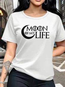 Frase con media luna y texto que simboliza amor eterno bajo la luz nocturna transmitiendo energía mística y conexión profunda con la naturaleza camiseta de mujer casual cómoda moderna para uso diario - Blanco - Ver 1