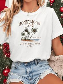 Palm Trees Facing The Sea Represent A Romantic Paradise With Golden Sand And A Warm Breeze That Evokes The Tranquility Of Eternal Love; A Casual White Women's T-Shirt For Summer, Elegant And Comfortable - 白色 - 查看 1