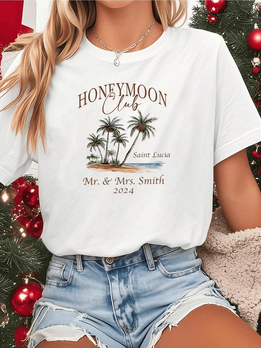 Palm Trees Facing The Sea Represent A Romantic Paradise With Golden Sand And A Warm Breeze That Evokes The Tranquility Of Eternal Love; A Casual White Women's T-Shirt For Summer, Elegant And Comfortable - 白色 - 查看 1