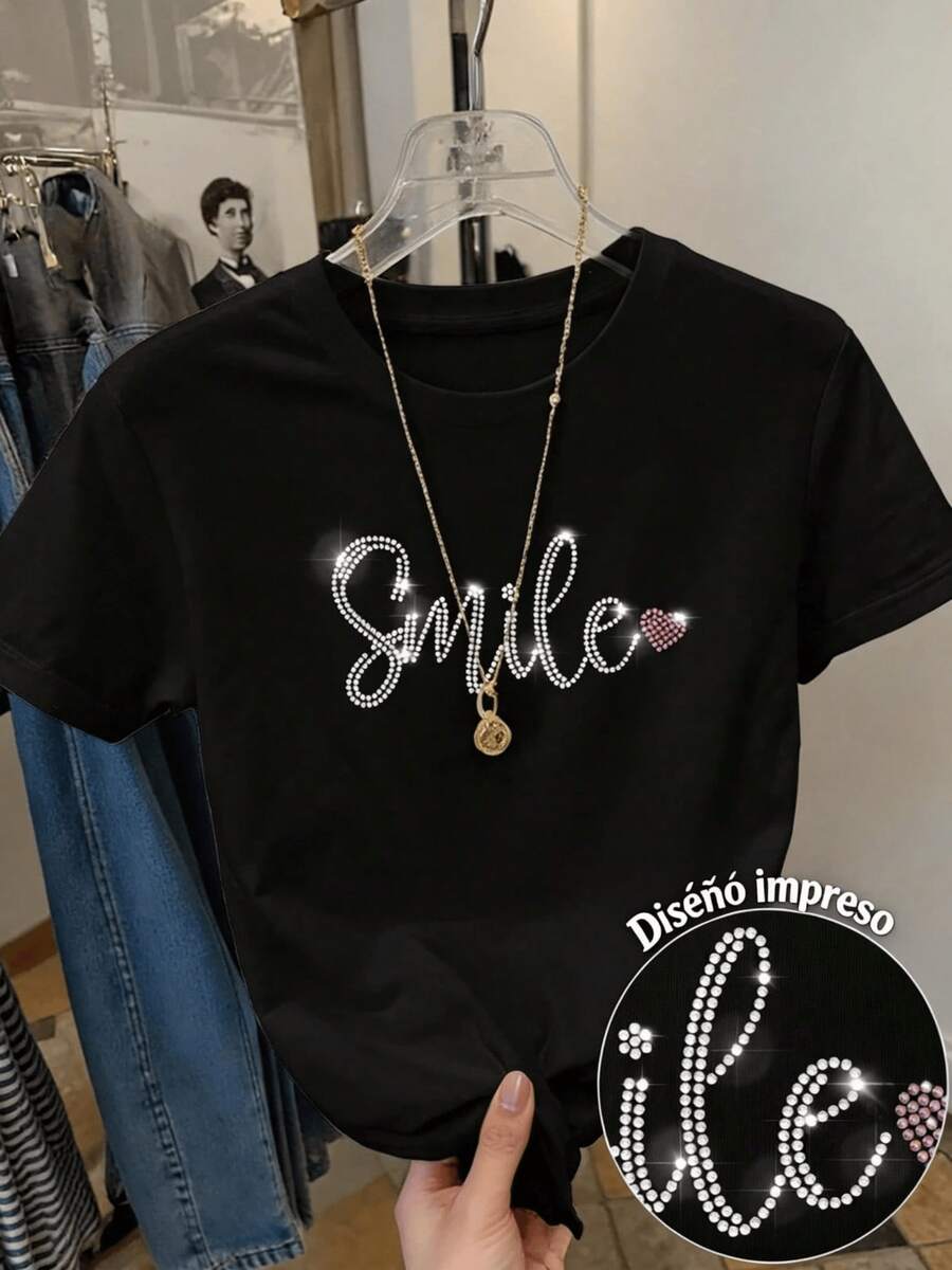 Word Made With Glitter That Transmits Positive Energy And Joy Accompanied By A Small Pink Heart That Symbolizes Love, Optimism And Confidence. Women's Casual Modern Comfortable T-Shirt For Summer - 黑色 - 查看 1