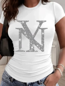 A Brilliant Symbol Formed By Intertwined Letters Evokes Elegance, Modernity, And Energy, With Sparkles That Reflect Confidence And Unique Style. Women's Fitted White Casual T-Shirt - 白色 - 查看 8