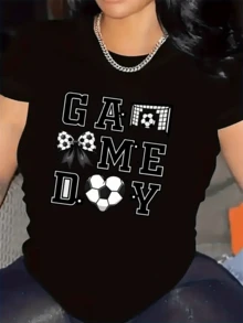 Soccer Ball With Net And Heart That Inspires Passion For The Sport And Positive Energy In Every Game. Comfortable Casual Women's T-Shirt For Soccer Fans. - 黑色 - 查看 1