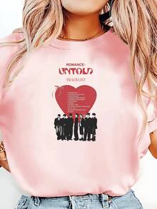 Women's T-Shirt, 100% Cotton, Fashionable Loose Fit T-Shirt For Spring/Summer, With A Design Inspired By An Idol Group And The Theme ROMANCE: UNTOLD On The Front. Key Features Include: - **Text And Structure**: The Top Prominently Displays ROMANCE: UNTOLD In Red. - 白色 - 查看 7
