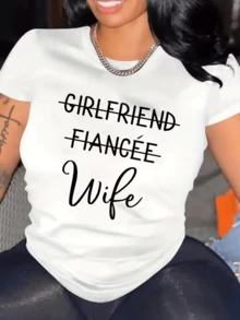 Words That Celebrate The Evolution Of Love, Showing The Stages Of Girlfriend, Fiancée, And Wife As A Symbol Of Commitment And Eternal Union, In Elegant Lettering On A Modern Casual Women's T-Shirt For Special Occasions. - 白色 - 查看 1