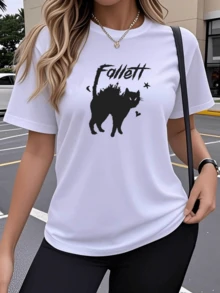 White Cat With Upright Posture Symbolizing Energy, Independence, Mystery And Inner Strength Surrounded By Small Stars And Hearts That Evoke Modern Charm And Confidence. Elegant Casual Women's T-Shirt For Everyday Wear - 白色 - 查看 6