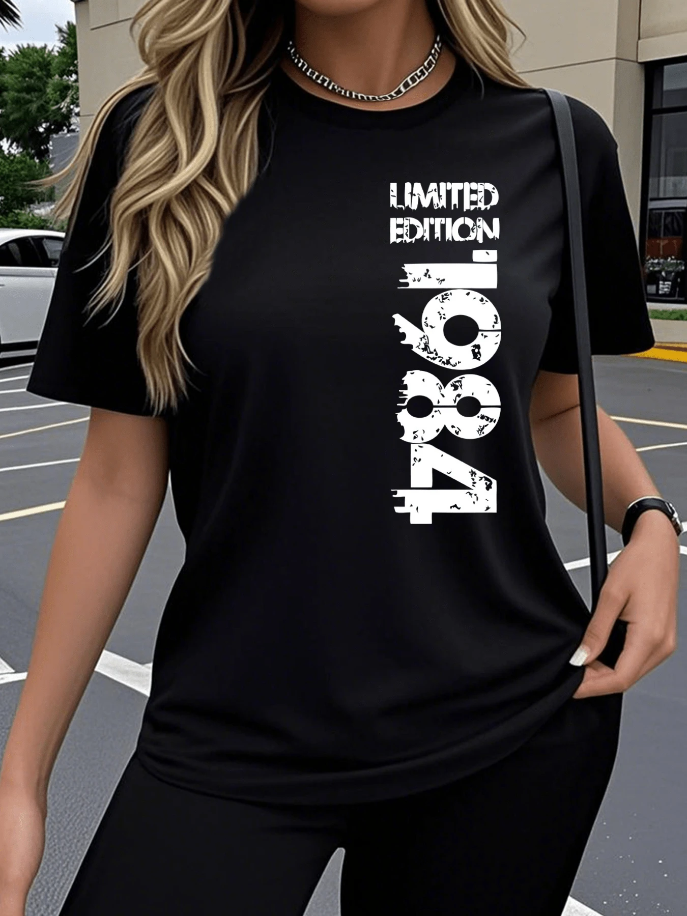 Vertical Phrase Symbolizing Authenticity And Rebellious Spirit, Inspired By The Strength Of A Limited Edition That Celebrates The Value Of The Unique. Women's Casual T-Shirt, Modern And Comfortable For Everyday Wear. - 黑色 - 查看 1