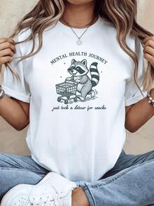 Smiling Raccoon Pushing A Shopping Cart Symbolizes Tenderness, Humor, And Self-Care On The Path To Mental Well-Being. Women's Casual, Modern, Comfortable, And Fun T-Shirt - 白色 - 查看 6