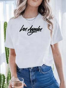 Inspiring Text That Evokes The Urban Energy Of A City Full Of Dreams And Movement, Reflecting Confidence And Freedom In Its Modern Typography. Comfortable Casual Women's T-Shirt, Ideal For Everyday Wear. - 白色 - 查看 1