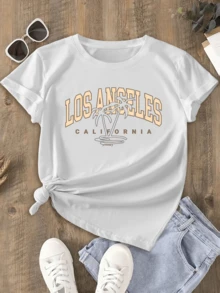 Palm Trees Against The Horizon Evoke The Sunny Energy Of Los Angeles With A Relaxed Spirit That Invites You To Enjoy Summer In This Women's T-Shirt With A Modern Urban Motif And Comfortable Fit. - 白色 - 查看 6