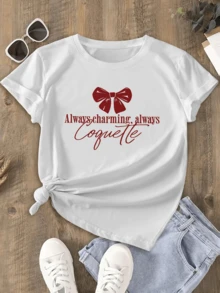 A Red Ribbon Symbolizes Feminine Charm And Confidence, Conveying A Flirty And Cheerful Spirit That Reflects Inner Beauty And Seductive Playfulness With An Elegant Touch. A Modern, Casual Women's T-Shirt For Everyday Wear. - 白色 - 查看 1