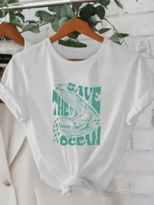 Ballena nadando entre olas y peces que simboliza la protección del mar y la esperanza en la vida marina camiseta de mujer cómoda casual blanca con mensaje ecológico - Blanco - Ver 1