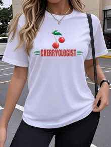 Two Bright Red Cherries Joined By A Green Stem Symbolize Sweetness, Energy, And Vitality, With The Word "Cherryologist" Evoking Joy And Freshness. This Modern, Comfortable, Casual Women's T-Shirt Is Ideal For Everyday Wear. - 白色 - 查看 6