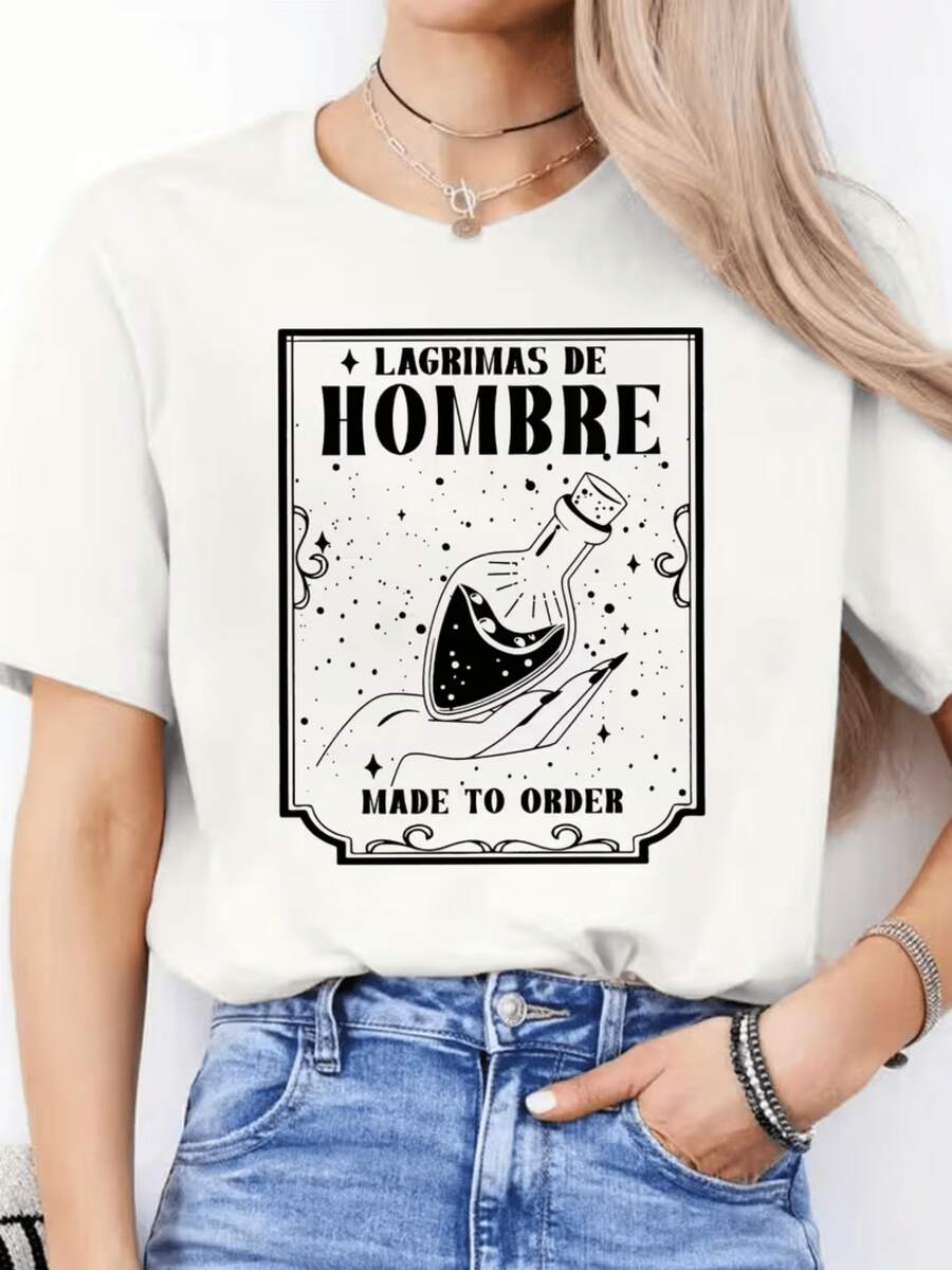 A Mystical Bottle Held By A Hand In A Star-Filled Sky Symbolizes Feminine Strength And Modern Charm. This Stylish, Casual, And Comfortable Women's T-Shirt Features An Inspirational Phrase And Is Perfect For Everyday Wear. - 白色 - 查看 1