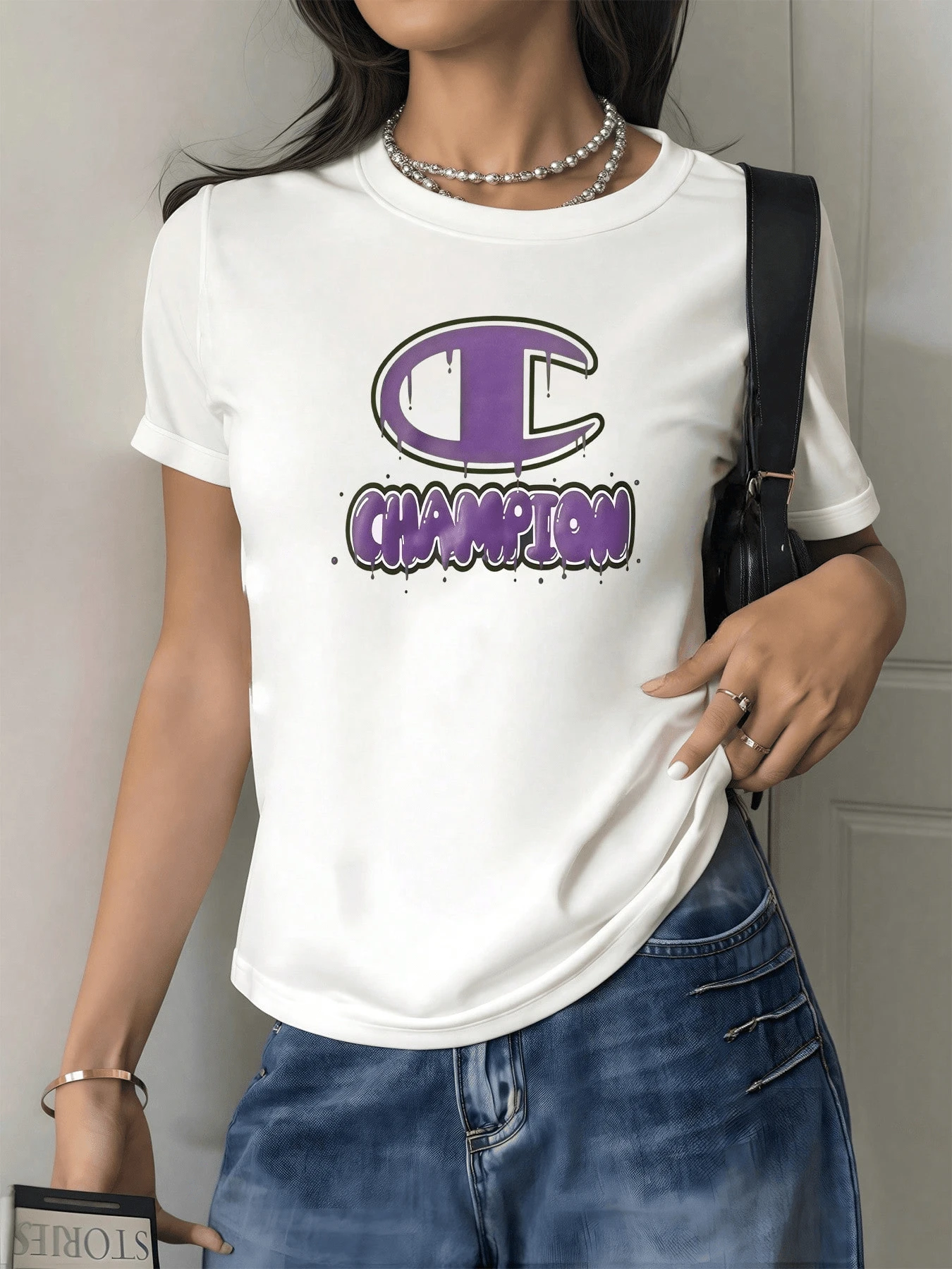 Artistic Symbol With Large Purple Lettering Accompanied By A Vibrant Word That Inspires Urban Energy And A Modern Attitude; Casual Women's T-Shirt For Everyday Wear And Youthful Combinations - 白色 - 查看 1