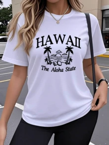 Tropical Sunset With Palm Trees And Sea Evoking The Calm And Free Spirit Of The Hawaiian Islands. Women's T-Shirt With The Phrase "The Aloha State" And Relaxed Casual Style. - 白色 - 查看 6