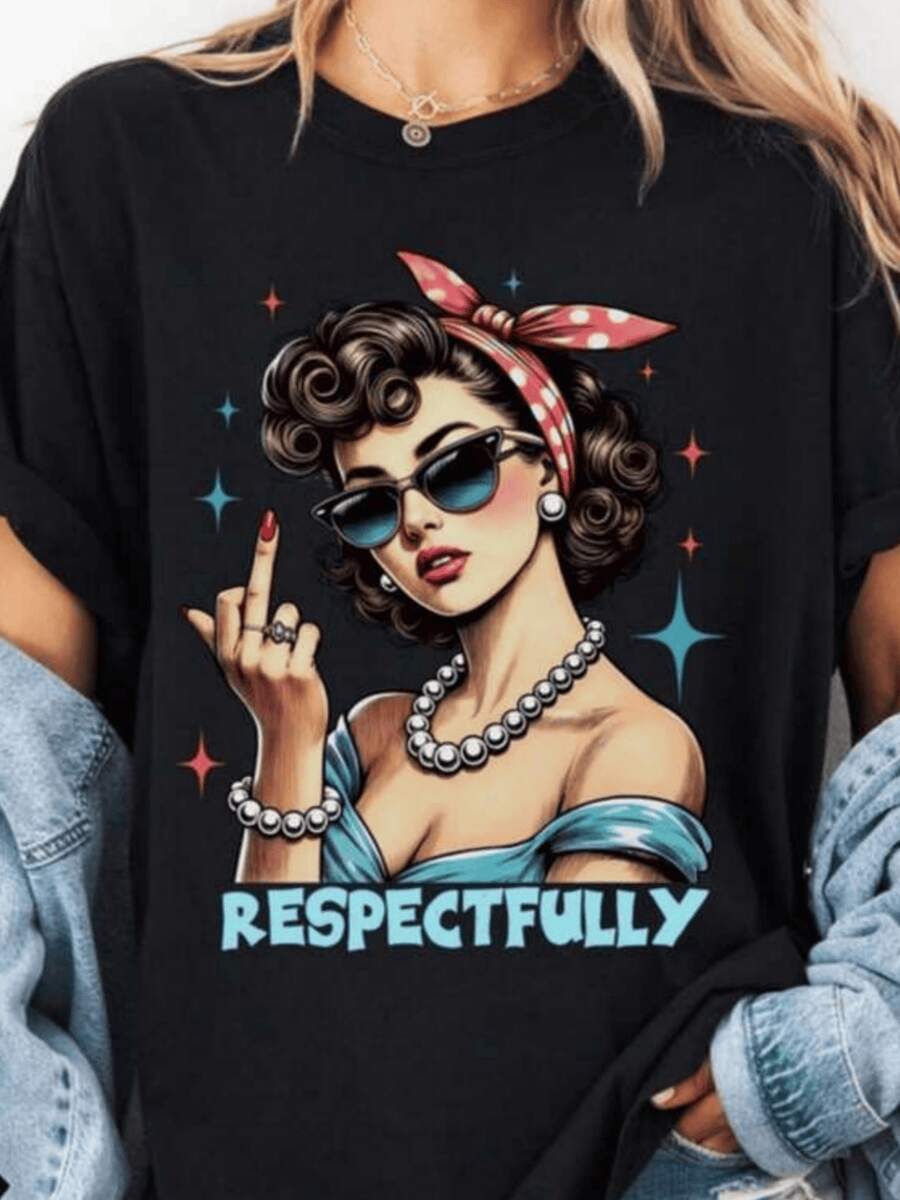 Woman With Vintage Hairstyle And Red Ribbon Showing Firm Attitude And Confidence Against A Background Of Colorful Stars In Retro Style, Modern And Comfortable Casual Women's T-Shirt For Everyday Wear - 黑色 - 查看 1