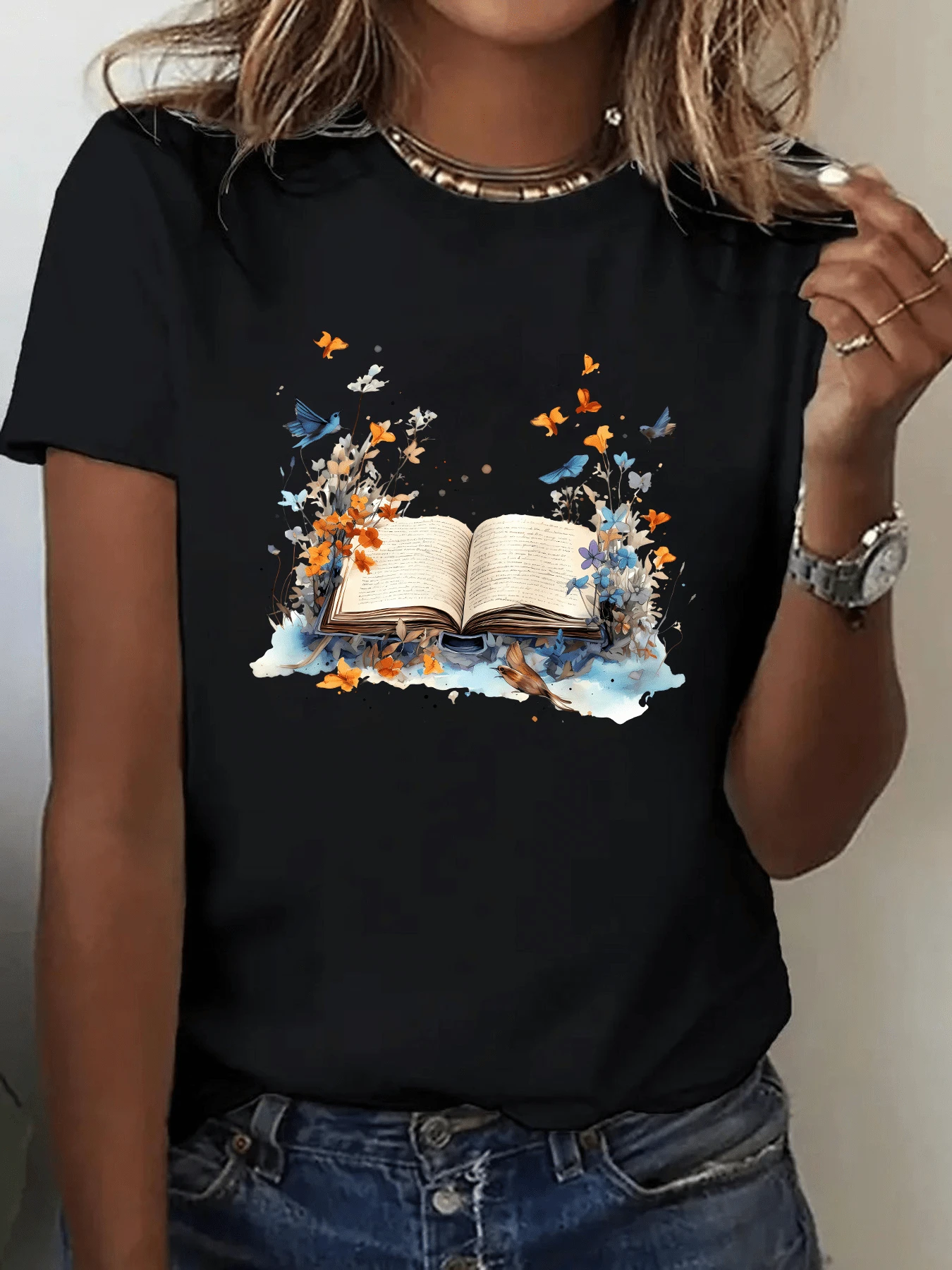 Open Book Surrounded By Orange And Blue Butterflies Emerging From Its Pages Alongside Luminous Flowers Symbolizing Freedom, Imagination, And The Blossoming Of Knowledge. Modern Casual Women's T-Shirt Perfect For Everyday Wear - 黑色 - 查看 1