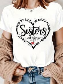 A Symbol Of Eternal Bond Between Sisters, Represented By A Heart Where The Words Express Closeness Regardless Of Distance, Celebrating Sisterly Love And A Sincere Connection That Remains Strong. A Comfortable And Modern Casual Women's T-Shirt, Perfect For A Special Gift. - 白色 - 查看 1
