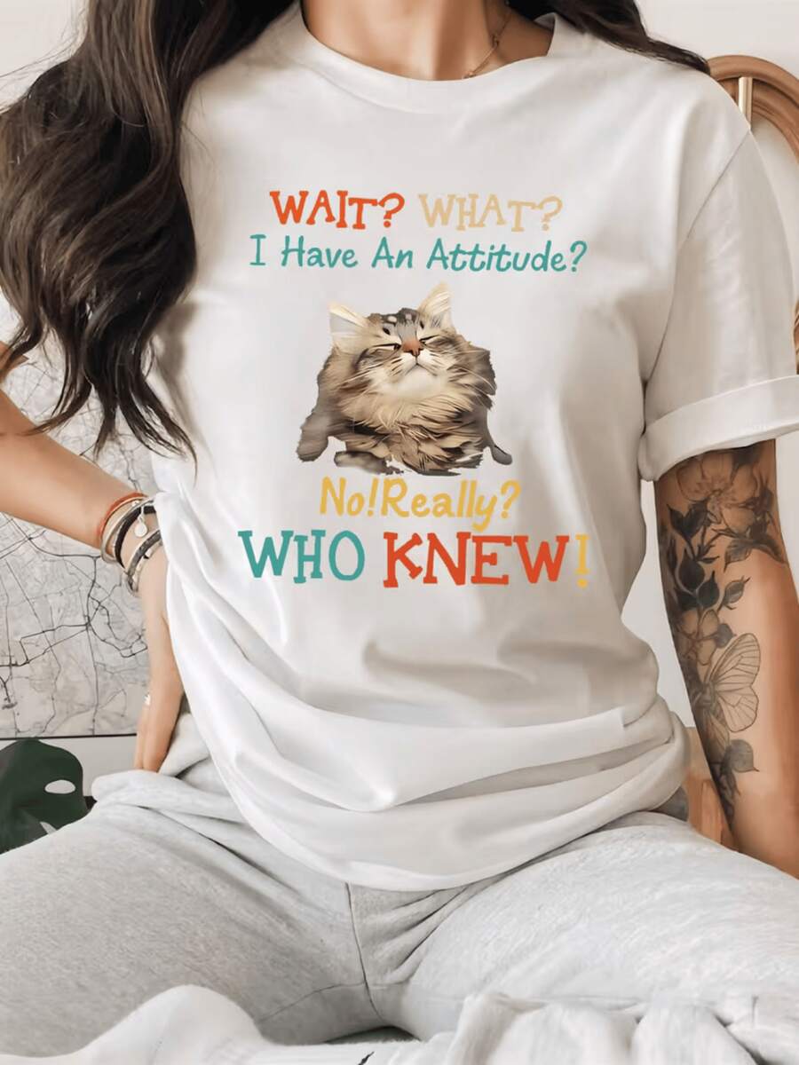A Furry Cat Looking Upwards Conveys Pride, Independence, And A Playful Touch With Colorful Phrases That Express Attitude, Making It Perfect For Women With Character. A Modern, Casual Women's T-Shirt. - 白色 - 查看 1