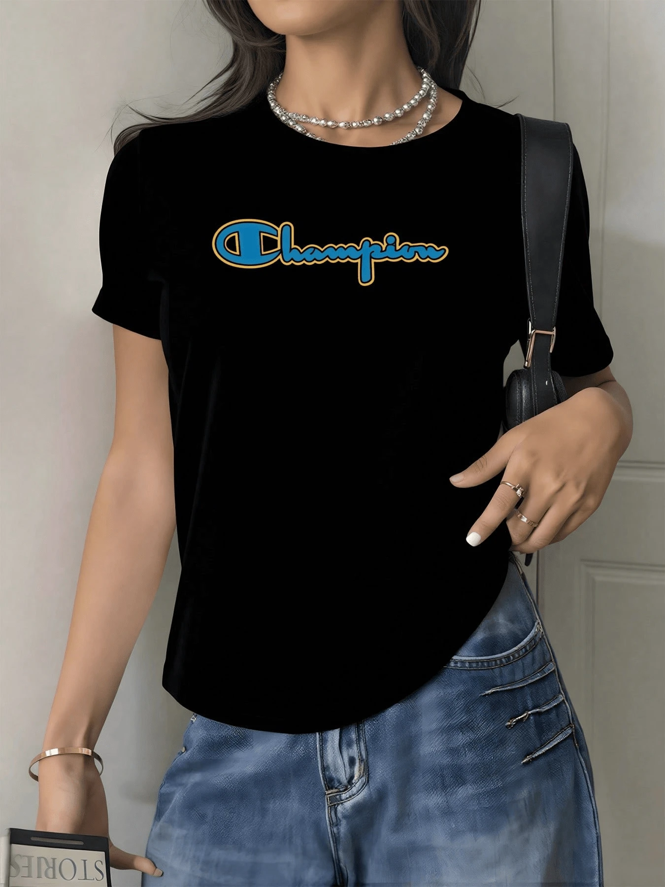 Colorful Word Symbolizing Confidence, Energy, And Overcoming Challenges, Written In Blue Strokes With A Gold Border In The Center On A Solid Background. Modern Casual Women's T-Shirts For Stylish And Comfortable Everyday Wear. - 黑色 - 查看 1