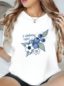 A Bouquet Of Blueberries And Purple Flowers Symbolizing Freshness, Nature, And Positive Energy, With Soft Details And An Artistic Touch. A Modern, Comfortable, Casual Women's T-Shirt For Everyday Wear. - 白色 - 查看 6
