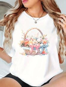 A Basket Filled With Soft Flowers With The Figure Of A White Rabbit Surrounded By Pastel Tones And Colorful Ribbons That Convey Joy And Tenderness; A Comfortable Casual Women's T-Shirt For Everyday Wear - 白色 - 查看 6