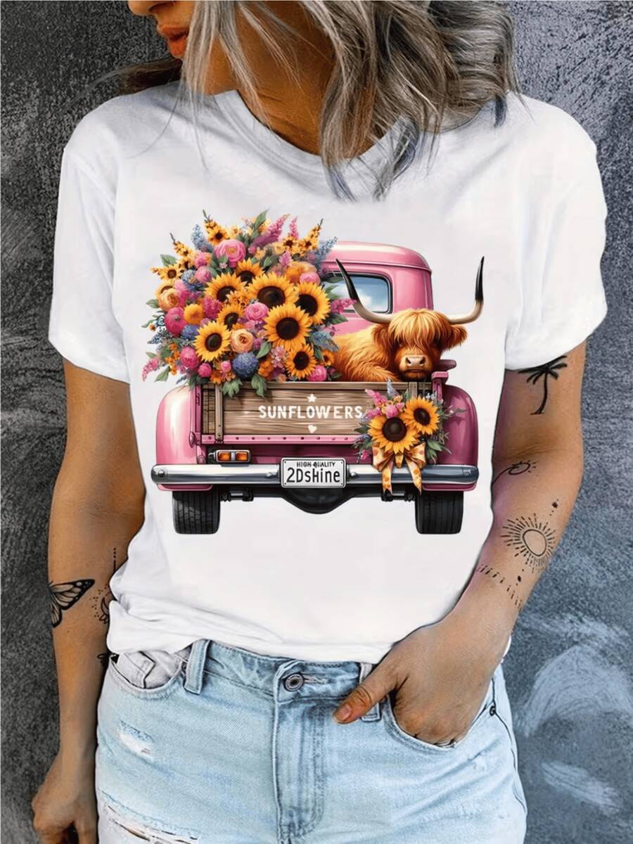 An Old Pink Truck Loaded With Sunflowers And Multicolored Flowers Symbolizing Joy, Hope, And Feminine Energy Under The Summer Sun Conveys A Free And Positive Spirit. Comfortable, Casual, Short-Sleeved Women's T-Shirt For Everyday Wear. - 白色 - 查看 1