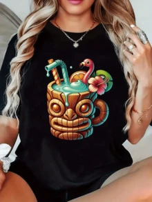 Tiki Mask Figure Carved With A Colorful Tropical Cocktail Next To A Pink Flamingo And Exotic Flowers That Evoke Summer Joy And Vibrant Energy. Attractive Casual Modern Women's T-Shirt - 黑色 - 查看 6