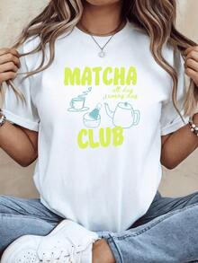 Taza de té matcha humeante junto a una tetera y la frase inspiradora all day every day que transmite calma y energía positiva camiseta de mujer casual moderna - Blanco - Ver 6