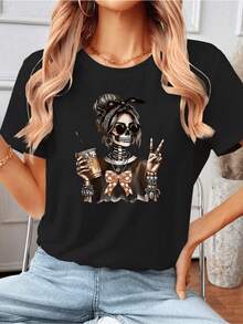 Modern Woman With Glasses Holds An Iced Drink And Makes A Peace Sign, Showing A Relaxed And Confident Attitude With A Patterned Bun And Bohemian Accessories; Comfortable Casual Women's T-Shirt For Everyday Wear - 黑色 - 查看 1