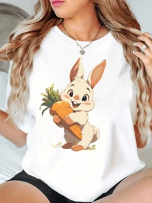 Conejo alegre sosteniendo una gran zanahoria simbolizando ternura alegría y energía primaveral con detalle colorido y toque divertido camiseta de mujer casual cómoda para uso diario - Blanco - Ver 6