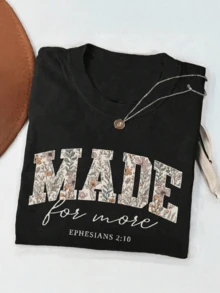 Palabras grandes con flores delicadas simbolizan crecimiento espiritual esperanza y propósito personal inspirando superación diaria camiseta de mujer cómoda moderna casual - Negro - Ver 1